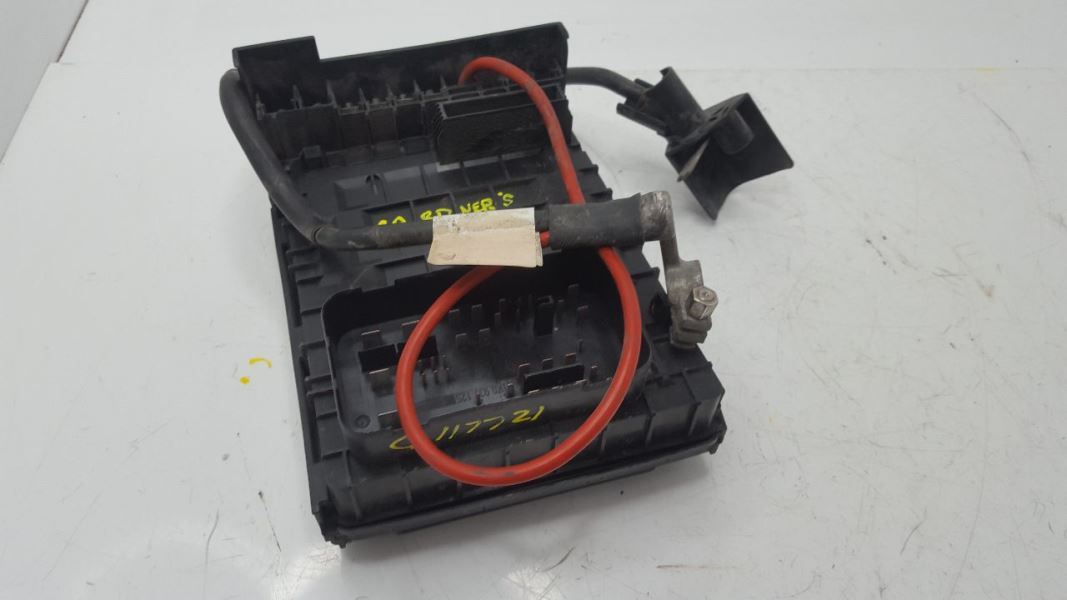 VOLKSWAGEN GOLF 200-209 (engine compartment) Fuse Box Engine